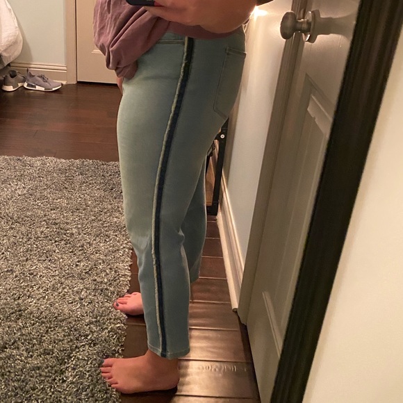 Universal Thread High Rise Skinny Crop - Picture 4 of 7